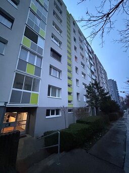 Veľmi dobre dispozične 1 izbový byt s loggiou v lokalite pod - 16