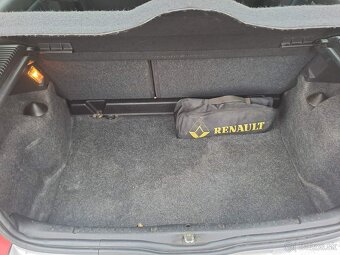 Renault Clio - 16