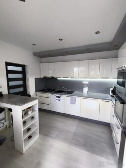 Predaj kompletne prerobeného 3 izbového bytu - 16