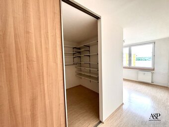 KOMPLETNE REKONŠTRUOVANÝ 2 IZBOVÝ BYT, 68m2, S. JURKOVIČA, S - 16