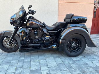 Harley Triglide - 16