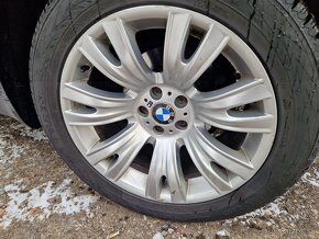 BMW X5 E70 M-paket 3.0 2013 180kw - výměna Piaggio Vespa GTS - 16