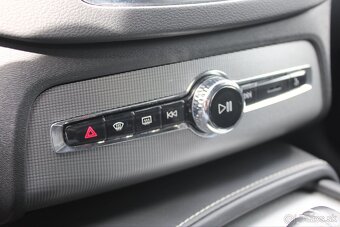 Volvo XC90 2.0 B5 Drive-E R-Design AWD A/T - 16
