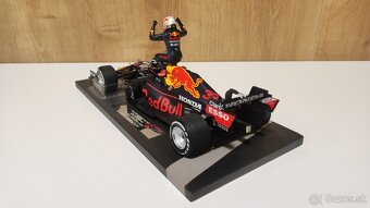 Max Verstappen 1:18 s figurkou - víťaz Monaco - 16