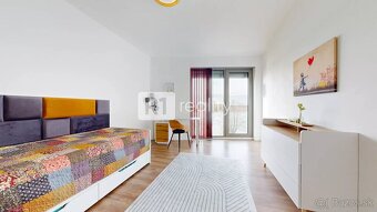 Jedinečný 3 izbový byt 82 m2 + terasa 16,8 m2 + parking  v u - 16