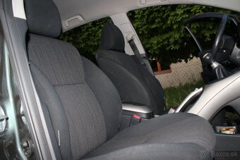 Toyota Auris 1,6i VVT Valvematic 5/2008 - 16