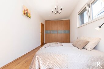 PRÍJEMNÝ 3 IZBOVÝ RD S BAZÉNOM NA BREHU VAJNORSKÝCH JAZIER - 16