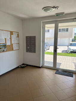 Na predaj 3-izbový byt s veľkou loggiou a garážou, v krásnom - 16