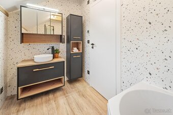ŠTÝLOVÁ REZIDENCIA V BLÍZKOSTI JAZERA, UZAVRETÝ AREÁL VOJKA - 16