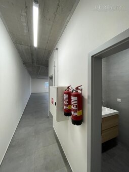 Kancelárske priestory, 171 m2 + terasa 80m2, 5x parkovacie s - 16