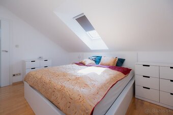 Jedinečná rodinná vila v meste Dolný Kubín s krásnym pozemko - 16