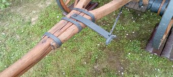 Starý drevený konský voz - rebriňak III - 16