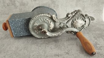 Velmi starý krásný velký mlyncek na strouhanku IDA - 16