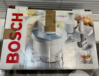 Nový kuchynský robot Bosch MUM 4406 - 16