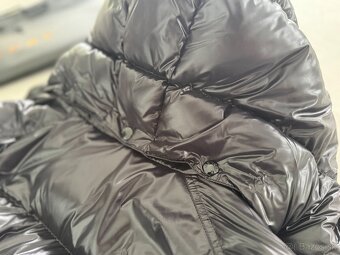 PREDÁM takmer novú zimnú bundu Moncler Maya Giubbot TG 6 - 16