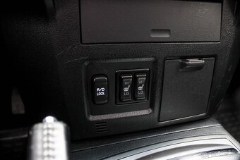 Mitsubishi Pajero 3.2DI-D LWB A/T KOMPLETNA REKONSTRUKCIA - 16
