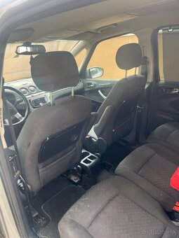 Predám nepojazdné auto Ford Galaxy Ghia - 16
