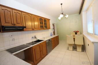 Kompletne zrekonštruovaný 5 izbový rodinný dom,pozemok 659m2 - 16