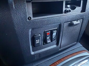 MITSUBISHI PAJERO 3.2DI-D A/T 7-MIESTNE MODEL 2010 TOP - 16