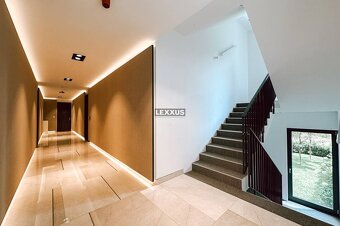 UNIQ-átny veľkometrážny 5iz byt s nádhernou záhradou v Horsk - 16