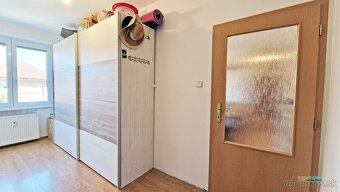 Na predaj trojizbový byt s garážou a balkónom - Staré sídlis - 16