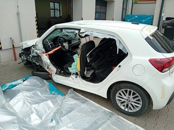 2x Kia rio 1.2 benzín HAVAROVANÉ - 16