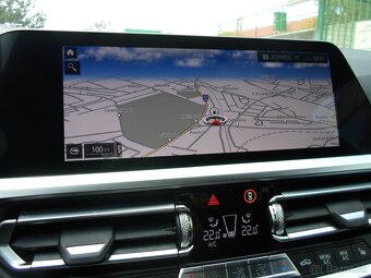 BMW Rad 3 Touring 320d xDrive 140kW 8st.automat ťažné,koža,k - 16