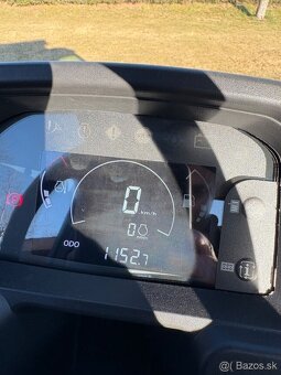 John Deere Gator - 16