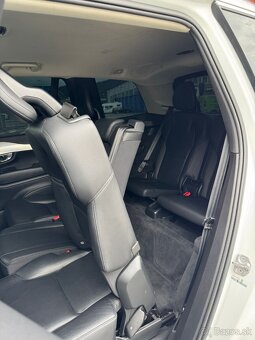 Volvo XC90 D5 AT AWD Momentum 7 miestne - 16