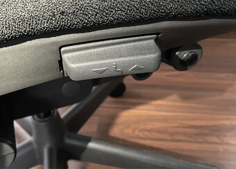 Ergonomická kancelárska stolička Herman Miller Celle - 16