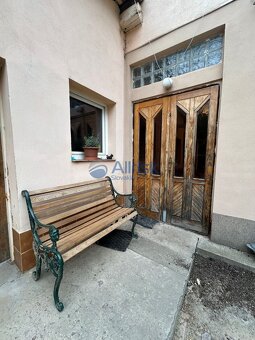 Starší tehlový dom vo výbornom stave s garážou a terasou vo  - 16