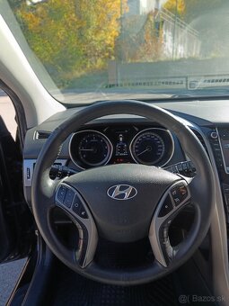 Hyundai i30 Combi 1.6 CRDi Premium – výborný stav, nová STK - 16