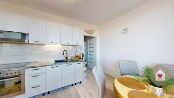 ZREKONŠTRUOVANÝ 3-IZBOVÝ BYT (74 m2) S BALKÓNOM, PIVNICOU, 2 - 16