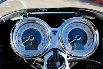Triumph Thruxton RS 1200 Jet Black - 16