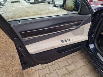 BMW 740i 320k A/T8 (benzín) - 16