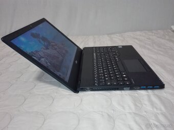 Fujitsu. i3-6006U.15,6“FHD. 1 000 GB. 12 GB DDR4. - 16