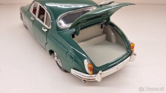 1:18 JAGUAR MARK II - 16