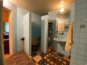 Trojizbový rodinný dom v širšom centre mesta Lučenec - 16