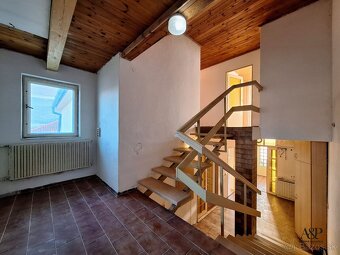 NA PREDAJ 5 IZBOVÝ RODINNÝ DOM S 2 GARÁŽAMI, 739 M2, STRÁŽNI - 16