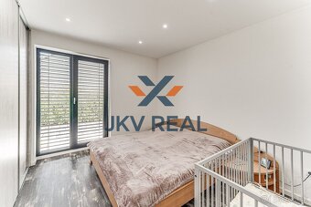 Moderný 5-izbový rodinný dom + bazén, altánok a záhrada | Ve - 16