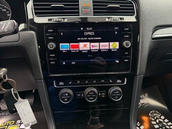 Volkswagen Golf Variant 2.0 TDI Highline - 16