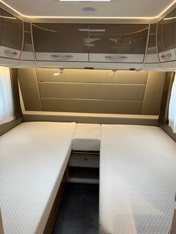 Predám karavan Dethleffs Nomad 460 EL jazdené - 16