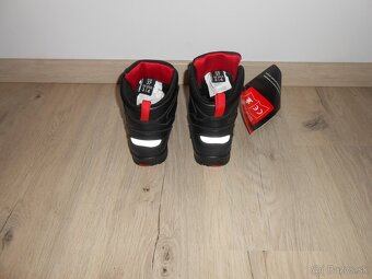 Predam krasny uplne novy damsky moto komplet o velkosti XS - 16