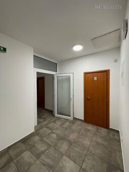 Lukratívne kancelárske priestory, 67 m2, klimatizácia, Trenč - 16