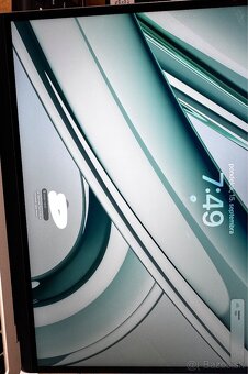 Predám málo používaný MacBook 13” 2024 M3, 256 GB. - 16