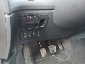 Renault Espace 2,0 dCi 110KW 7 míst - 16