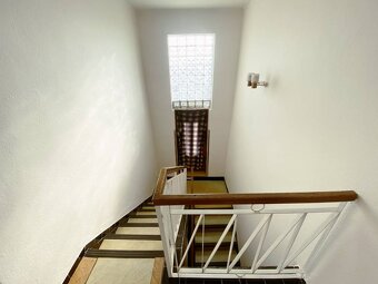 4 izbový poschodový rodinný dom s pozemkom 859 m2 v obci Lok - 16