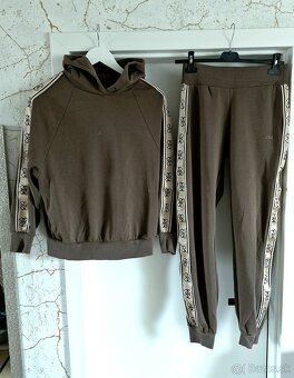 Guess Britney 3x khaki zlata teplakova suprava - 16