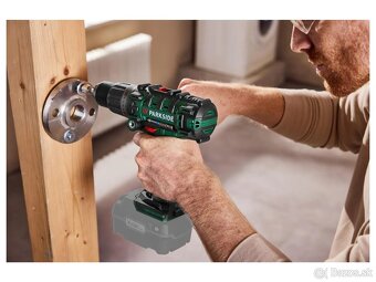 Rôzne nové náradie - uťahovák, pištol, píla, skrutkovač ... - 16