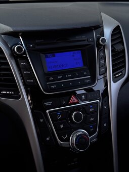 Hyundai i30 CW 1.6i MPI CVVT Family - 16